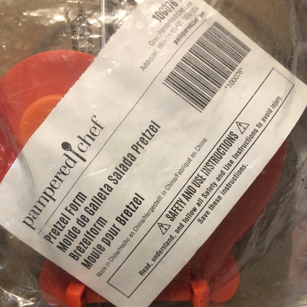 Pampered Chef pretzel form 100076